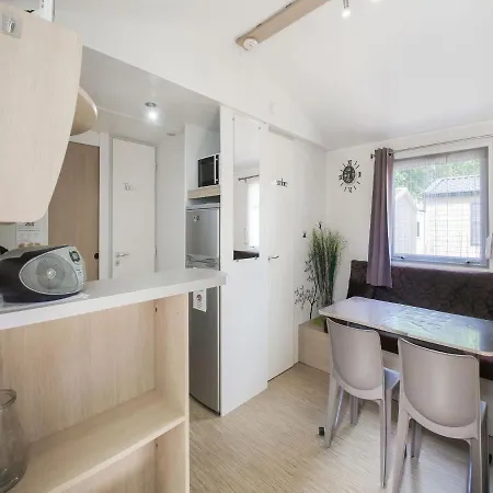 Urbane Mobile In Jean De Monts With Jacuzzi Chalet *