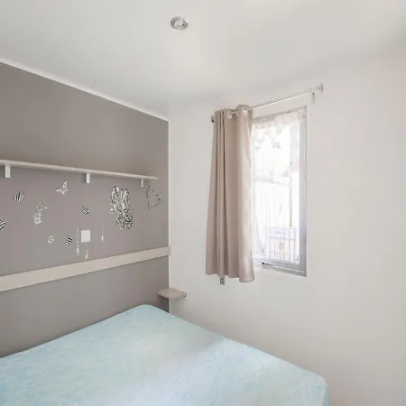 Σαλέ Mobile In Jean Near Sea