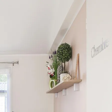 Mobile In Jean Near Sea Σαλέ