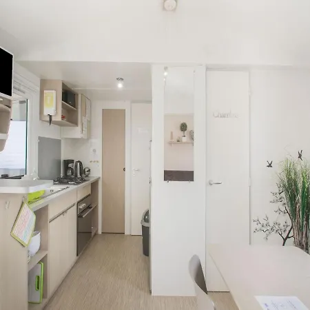 Urbane Mobile In Jean De Monts With Jacuzzi Chalet