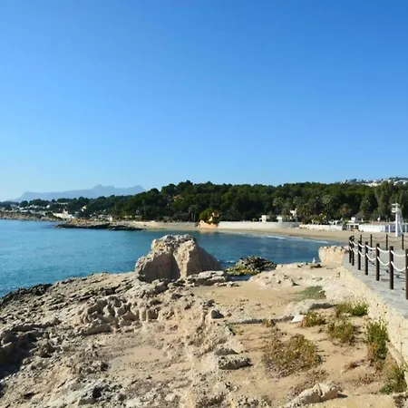 Mobile In Jean Near Sea Σαιν-Ζαν-ντε-Μον