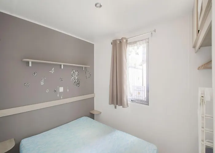 Alpstuga Mobile In Jean Near Sea