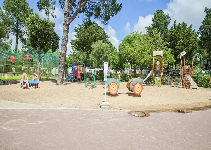 Mobile In Jean Near Sea * Saint-Jean-de-Monts